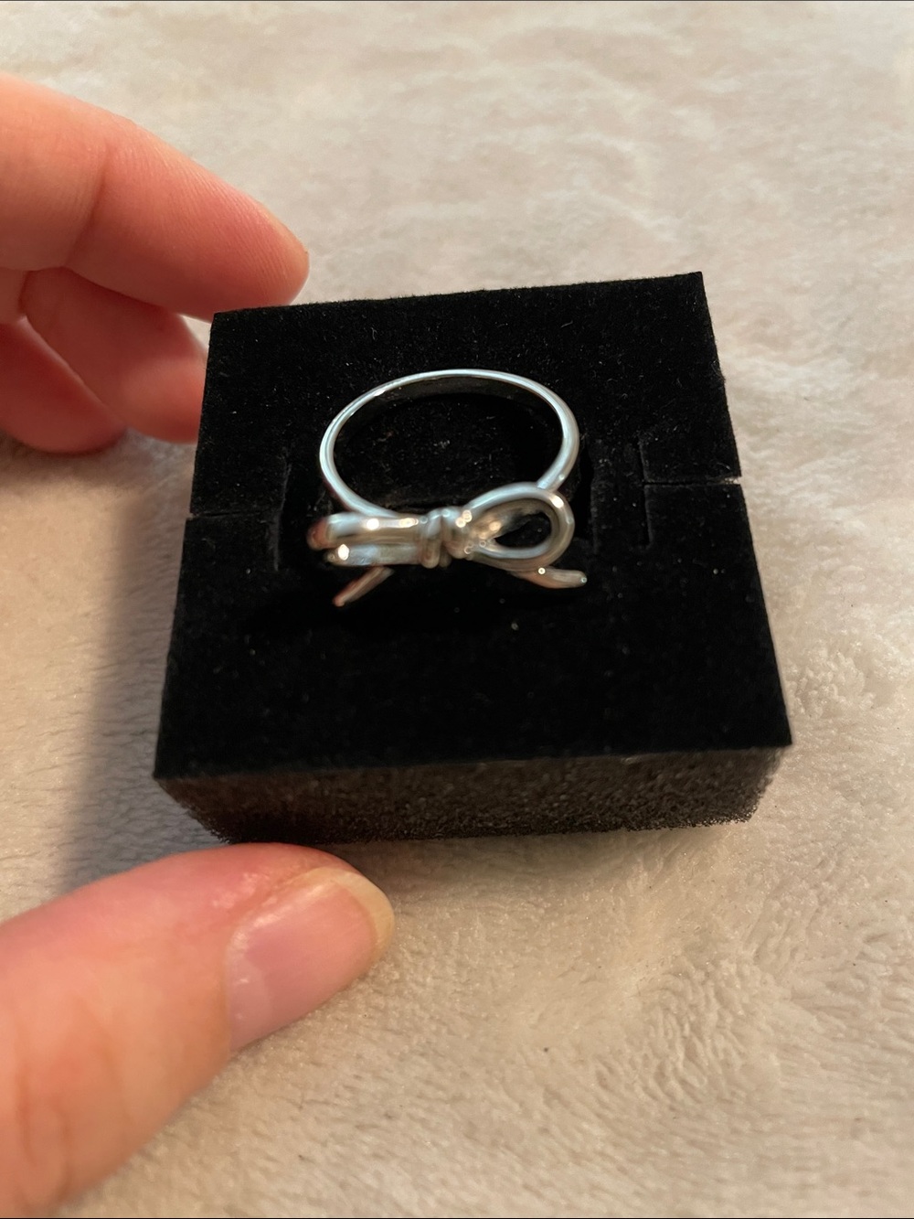 Bow Shaped Ring - Picture 2 of 3